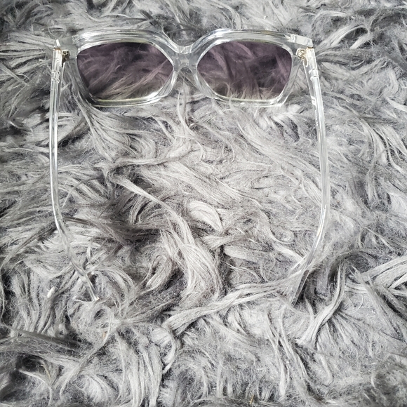 Clear Plastic Frame Statement Sunglasses - Picture 3 of 4